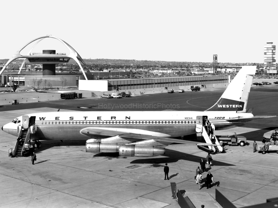 Los Angeles LAX 1956 Western Airlines plane on tarmack wm.jpg